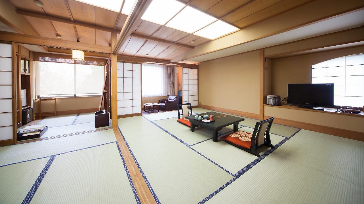 Hotel Yugashima Tatsuta à Izu  Extérieur photo