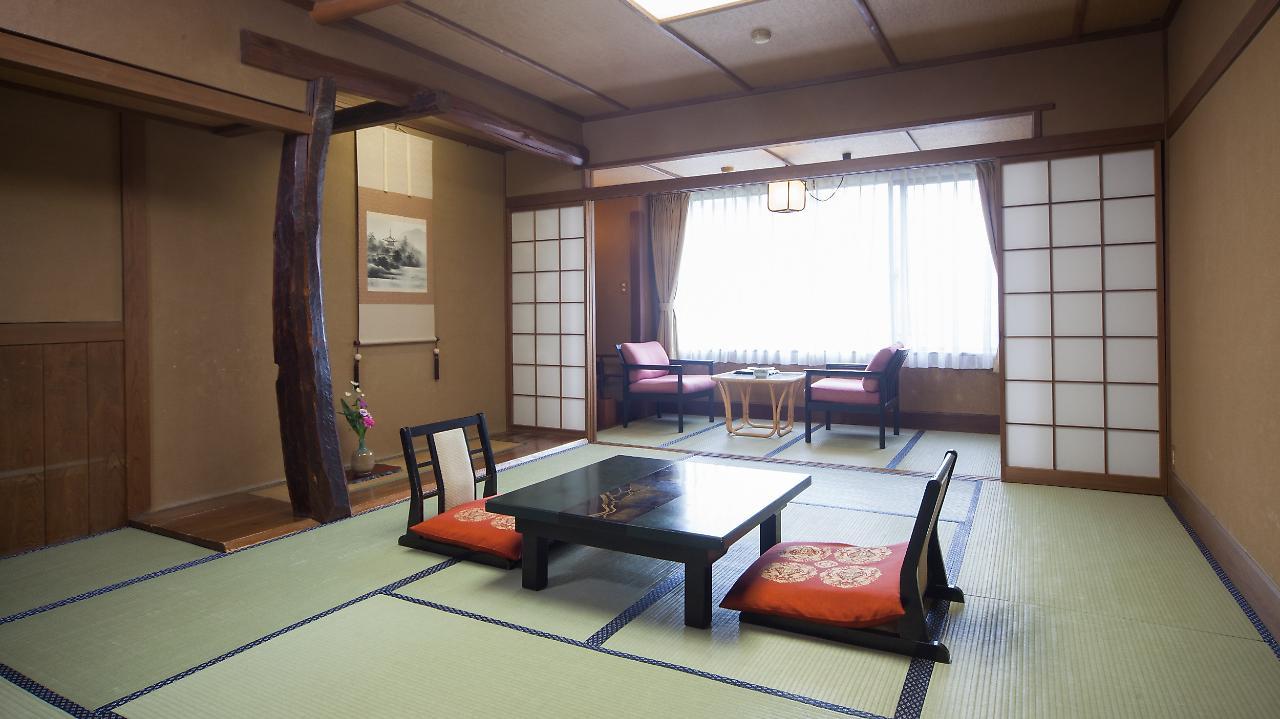 Hotel Yugashima Tatsuta à Izu  Extérieur photo